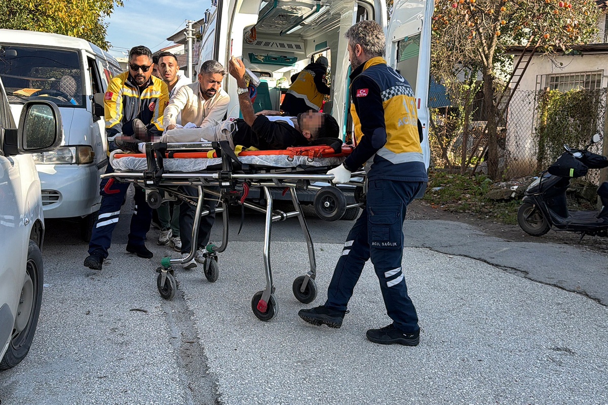 Düzce'de Amca Çocukları Kavgası Kanlı Bitti: 5 Yaralı