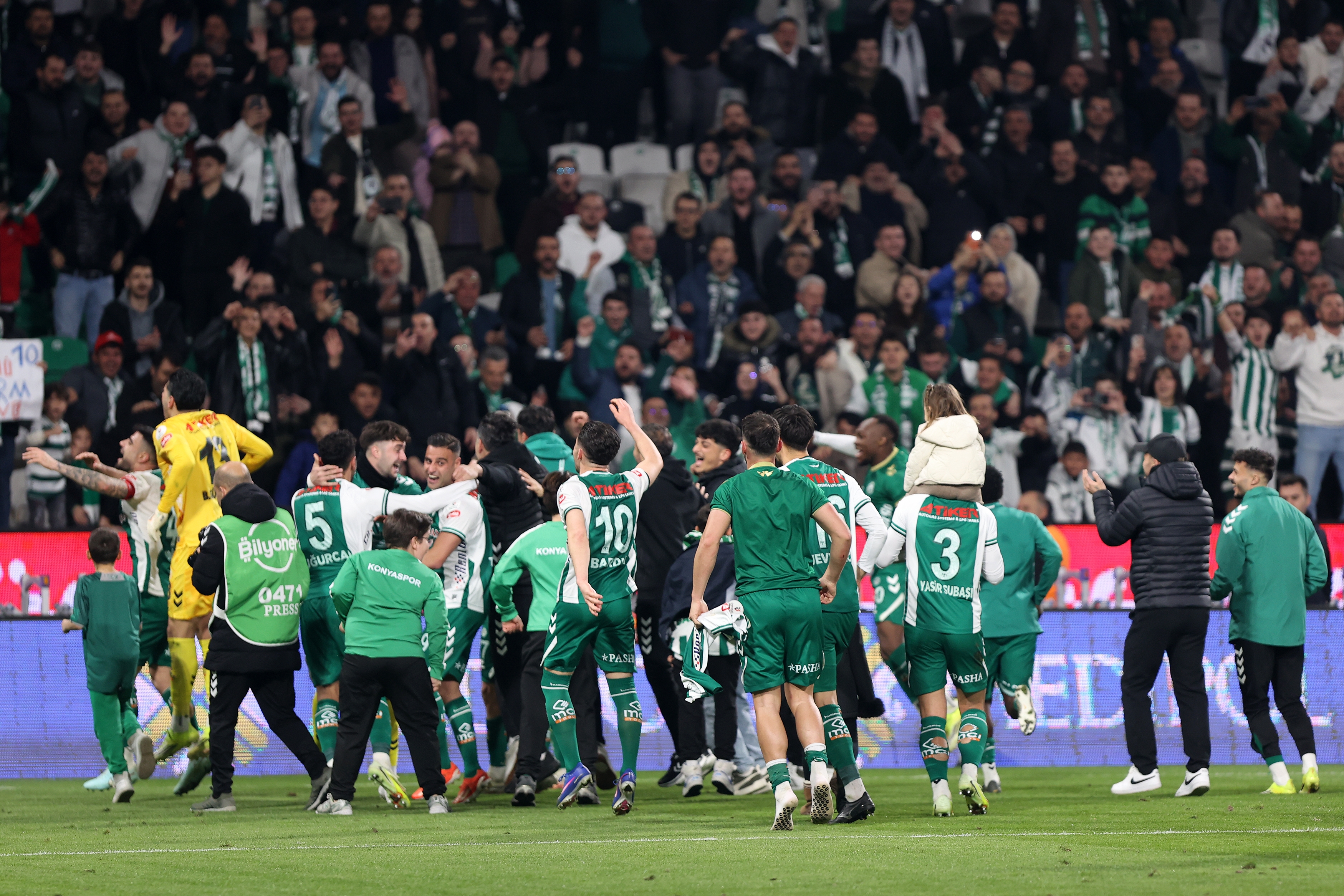 Galatasaray Konya'da stratejik darbe aldı
