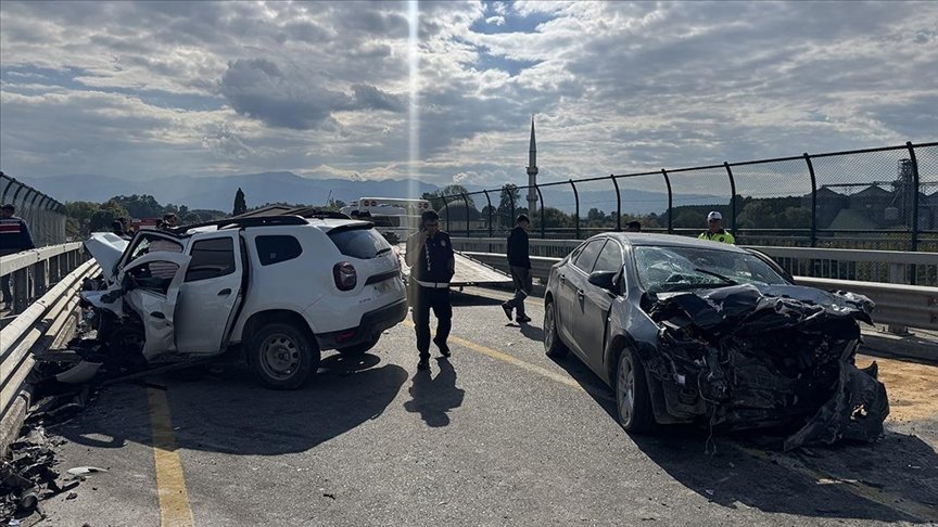 Sakarya’da jandarma aracıyla otomobil çarpıştı: 2 şehit