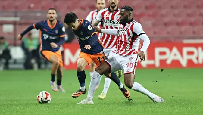 Başakşehir Deplasmanda Rahat Nefes Aldı: Samsunspor'u 2-0 Mağlup Etti
