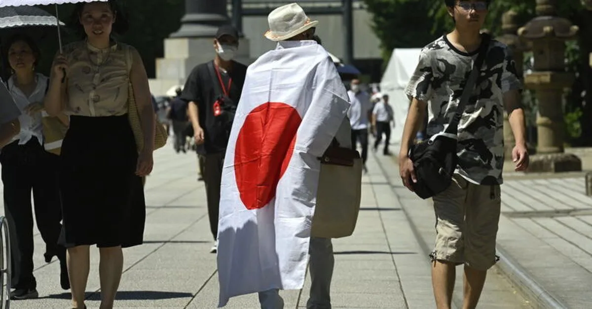 Japon bakandan tartışmalı ziyaret