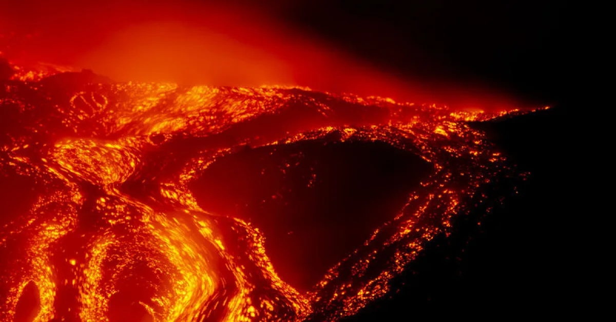 Etna'da patlamalar sürüyor