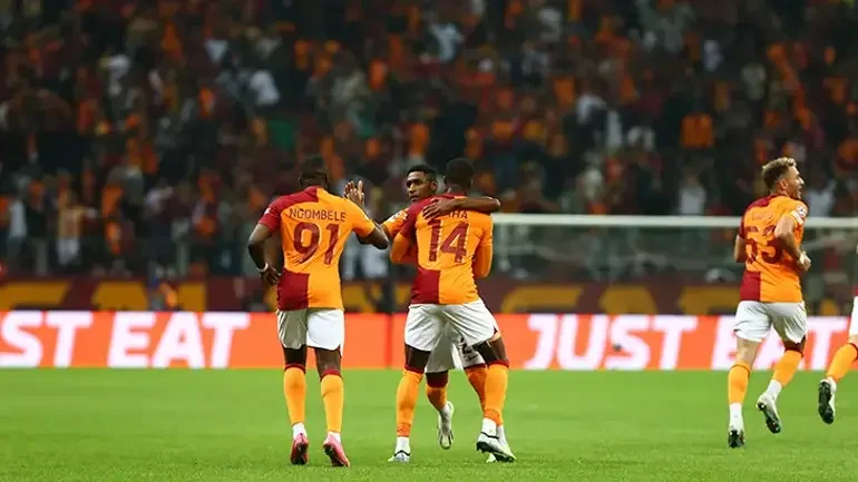 Galatasaray Ajax`ı Ezdi