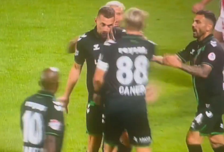 Sakaryaspor'da Caner Erkin ve Burak Altıparmak kadro dışı!