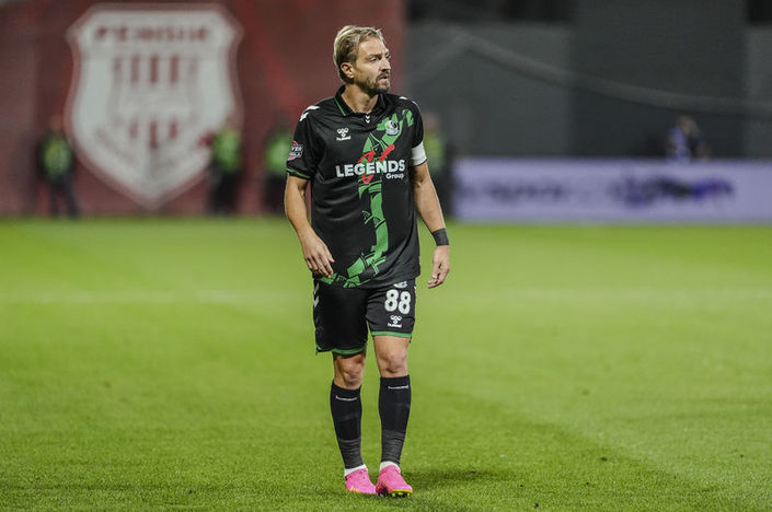 Sakaryaspor'da Caner Erkin ve Burak Altıparmak kadro dışı!