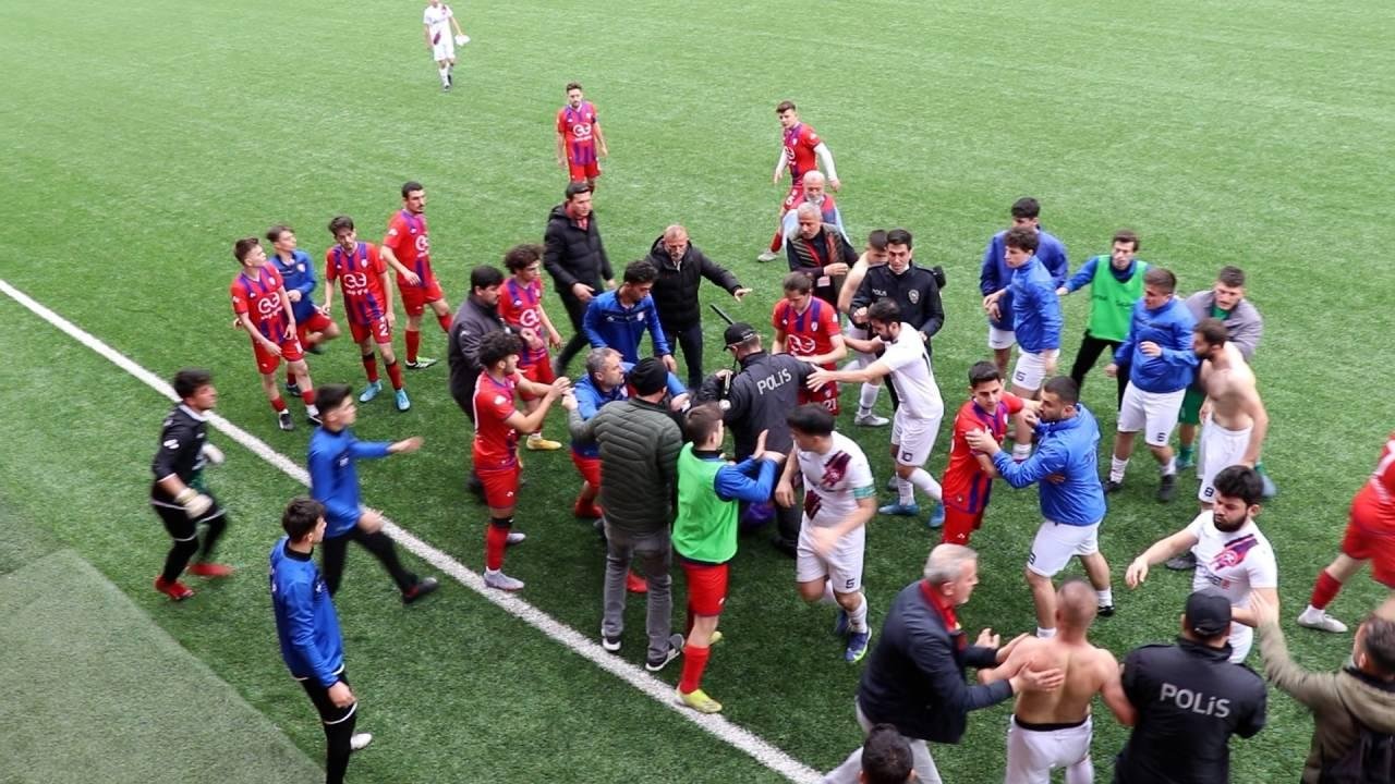 Artvin’de Maç Dehşeti: 24 Kırmızı Kart ve Ring Havası