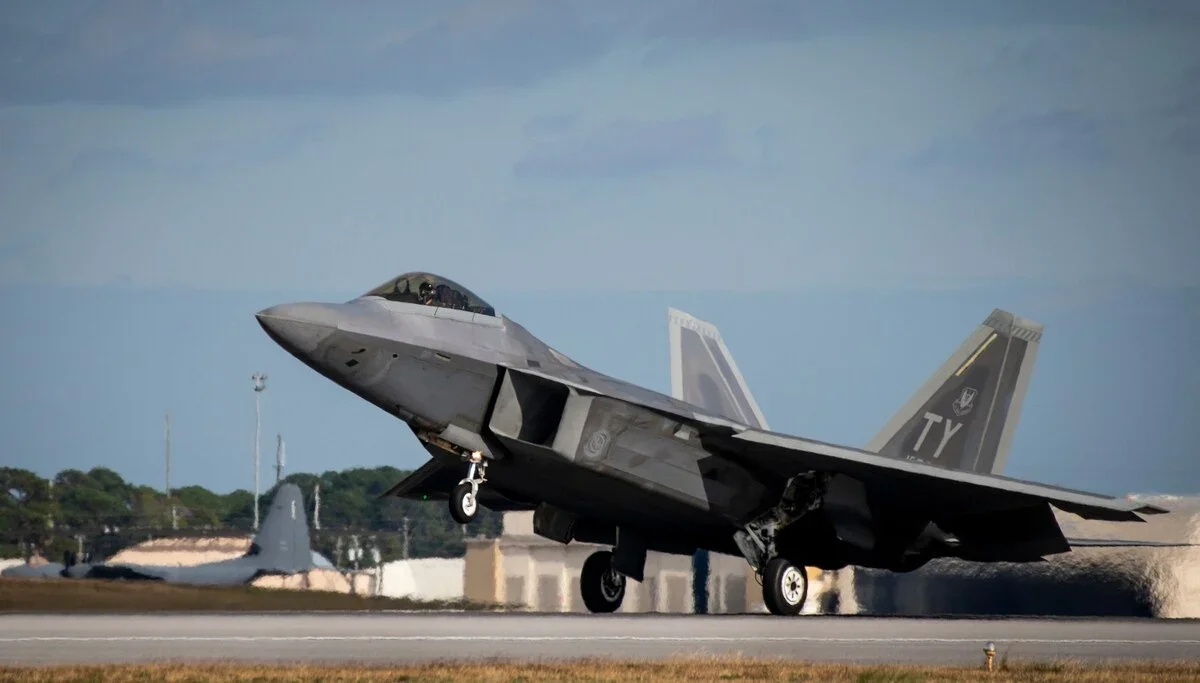 ABD'nin F-22'leri İsrail'e İndi: Nükleer Gerilim